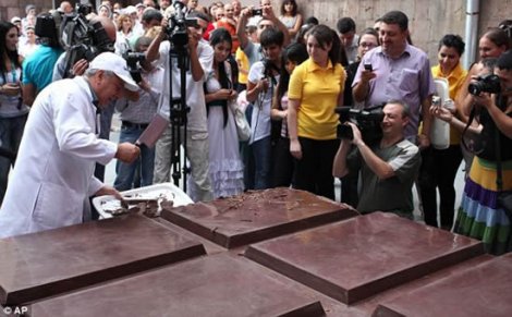 Самая большая шоколадная плитка в мире