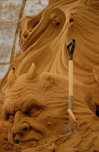 Божественная комедия Данте в песке (7 фото)