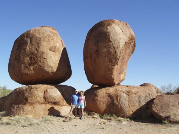 10 балансирующих камней мира (21 фото)