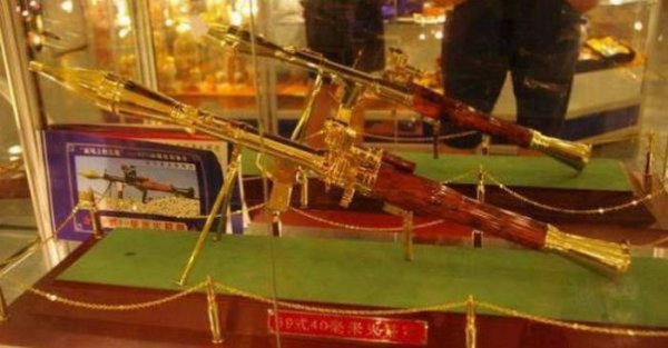 Золотое и серебряное оружие из коллекции Саддама Хусейна (18 
фото)