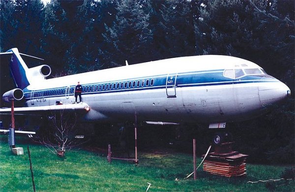    Boeing 727-200 (15 )