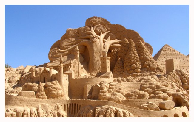 Удивительные фигуры из песка (75 фото)