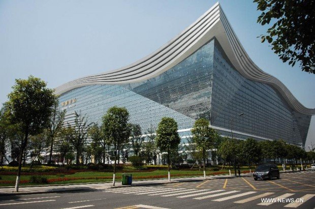 В Китае построили самое большое здание на планете (10 фото)