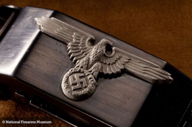 Уникальное огнестрельное оружие Третьего рейха – пряжка-пистолет (20 фото)