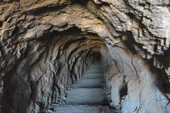 Мексиканец копал туннель 32 года в никуда (4 фото)