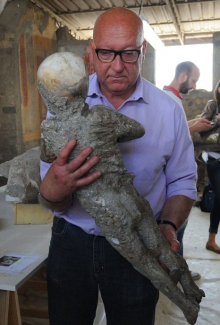 Археологи виявили тіла жителів Помпеї під скам'янілою лавою Везувію  