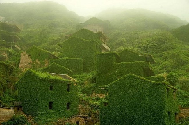 Покинута зелена село в Китаю 