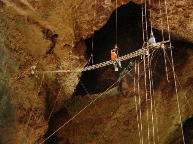 Ужасы пещер Гомантонг (11 фото)
