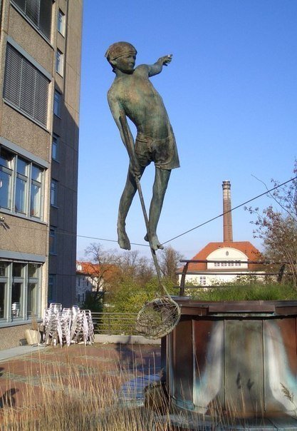 Удивительные парящие скульптуры Джерзи Кедзиора (10 фото)