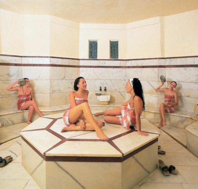 Общественная баня со скрытой камерой