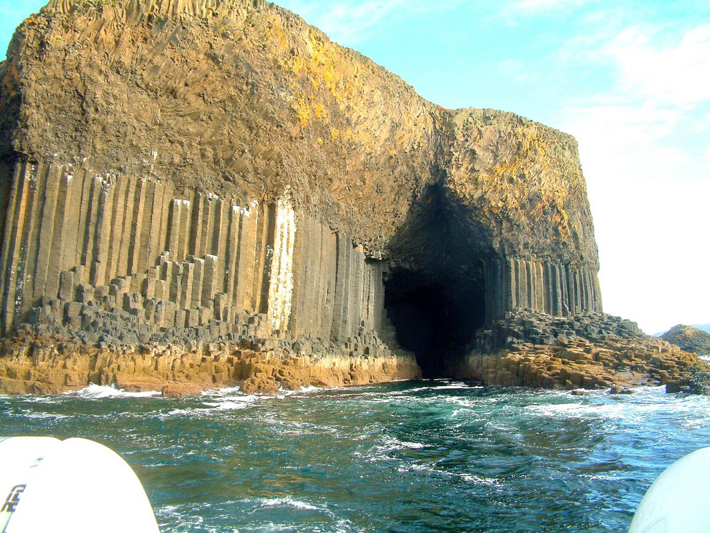 Пещера фингала на острове стаффа