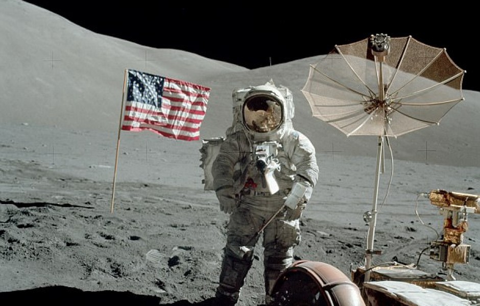 Космонавты высадились на луне. Аполлон 17 на Луне. Американцы на Луне. Полет американцев на луну. Американские космонавты на Луне.