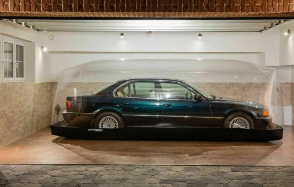 BMW более 20 лет хранили под изолированным куполом