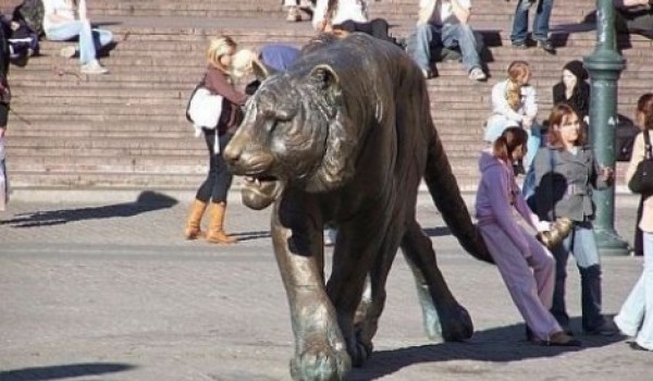 Памятники животным (13 скульптур)