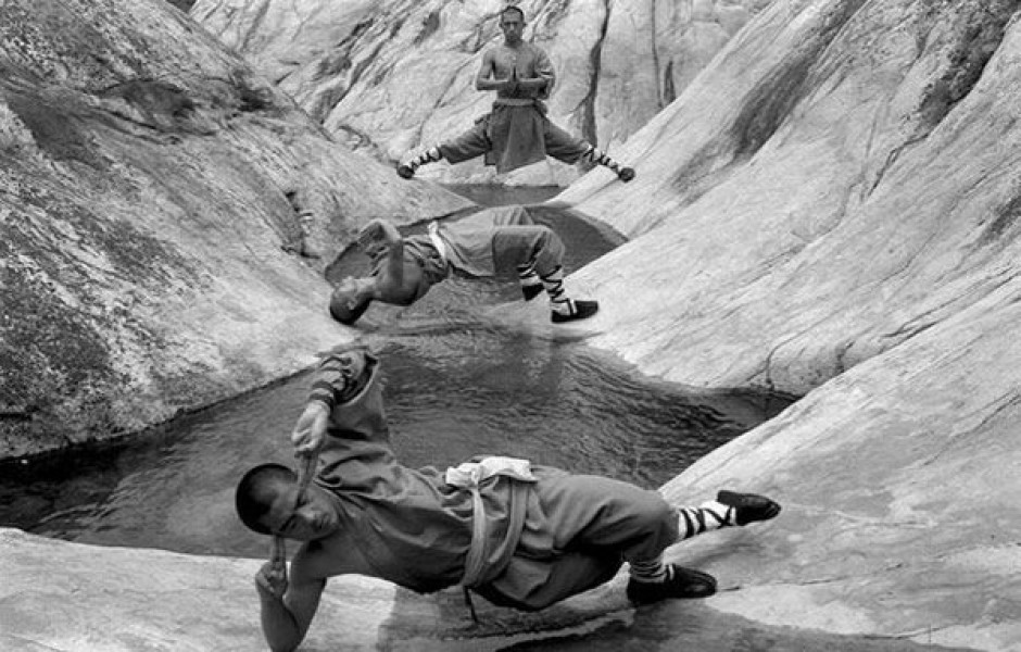 Чудеса, которые вытворяют Шаолиньские монахи (9 фото)