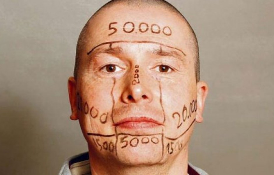 Фото дня 20.03.2012 г. предприимчивый немец выставил на продажу свое лицо.