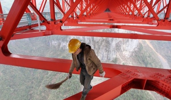 В Китае построили самый длинный подвесной мост в мире (5 фото)