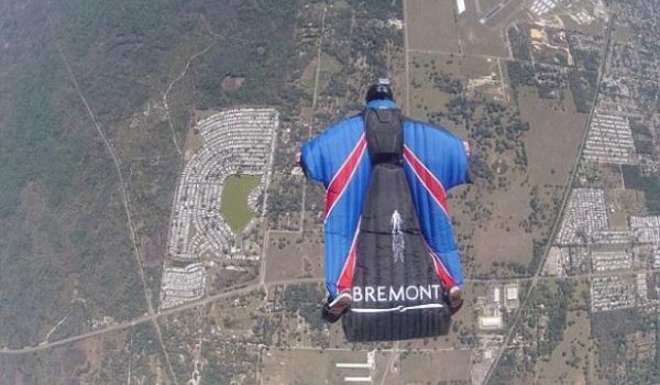 Британец прыгнул без парашюта с высоты 700 метров (8 фото)