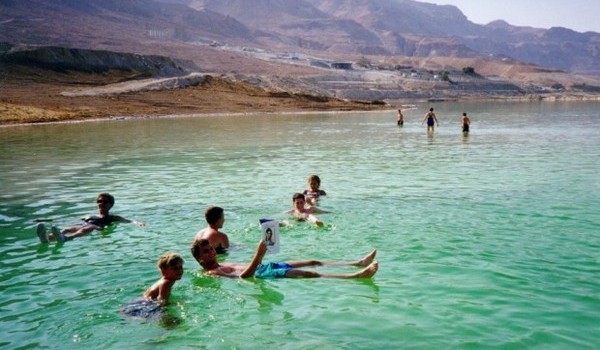Почему Мертвое море называется 