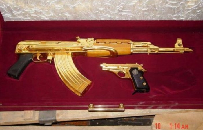 Золотое и серебряное оружие из коллекции Саддама Хусейна (18 фото)