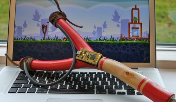 Появилась USB-рогатка для популярной игры Angry Birds (фото + видео)