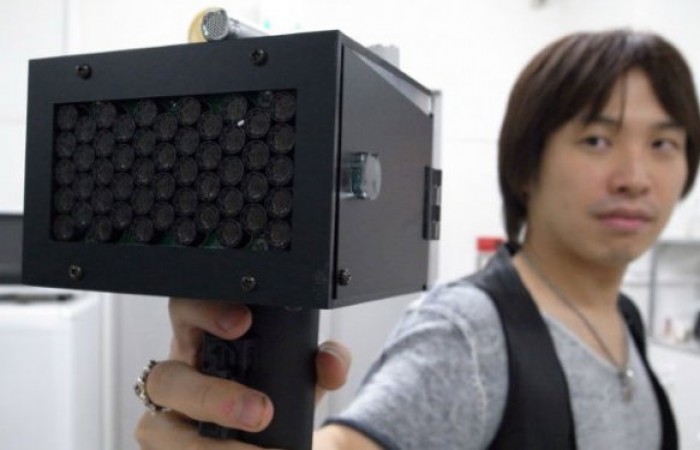 В Японии создали устройство способное заставить человека замолчать (3 фото)