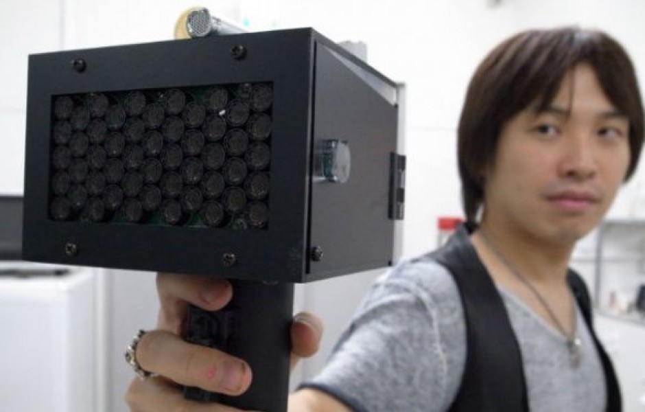 В Японии создали устройство способное заставить человека замолчать (3 фото)