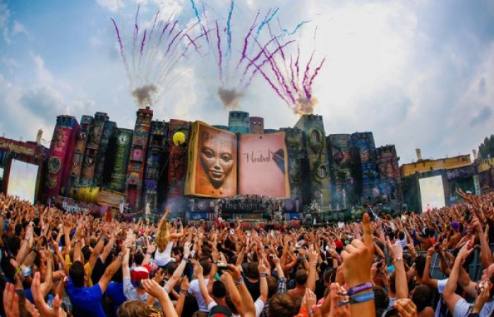 Потрясающее оформление сцен на музыкальном фестивале Tomorrowland (21 фото)