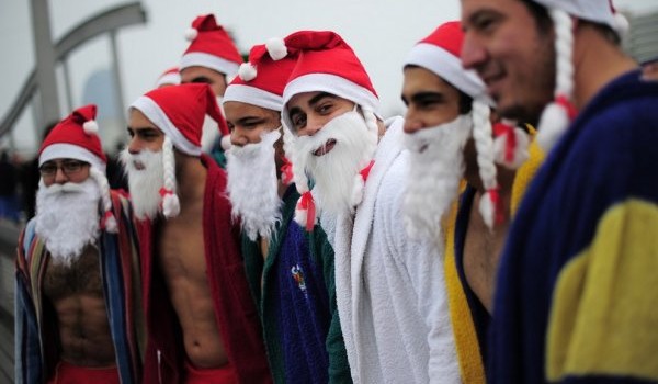 В Барселоне состоялся ежегодный рождественский заплыв 