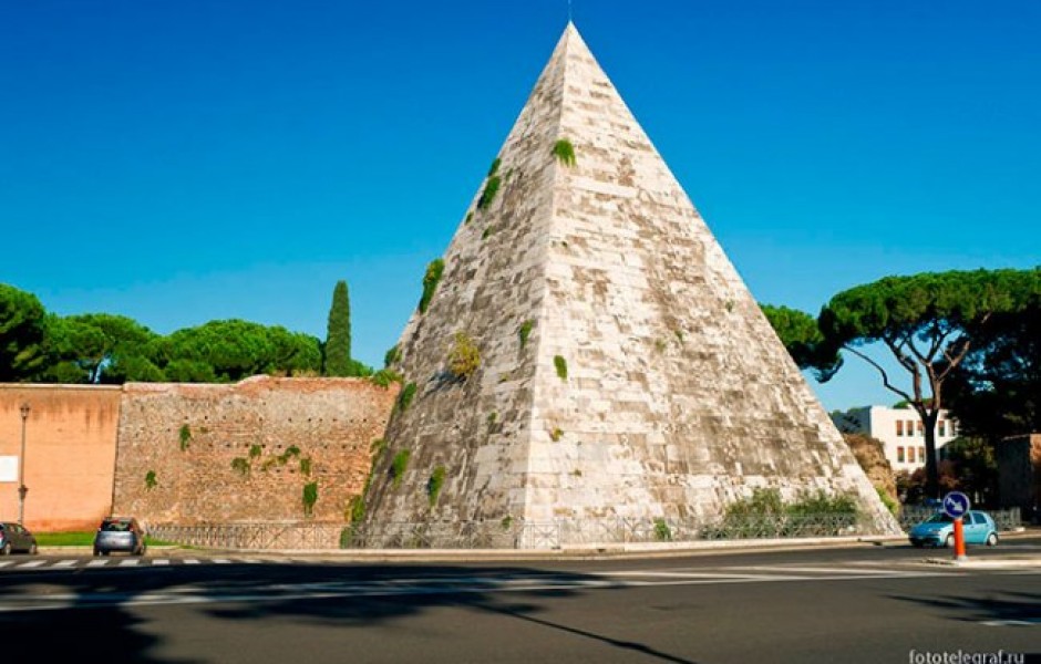 Пирамида Цестия в Италии (26 фото)