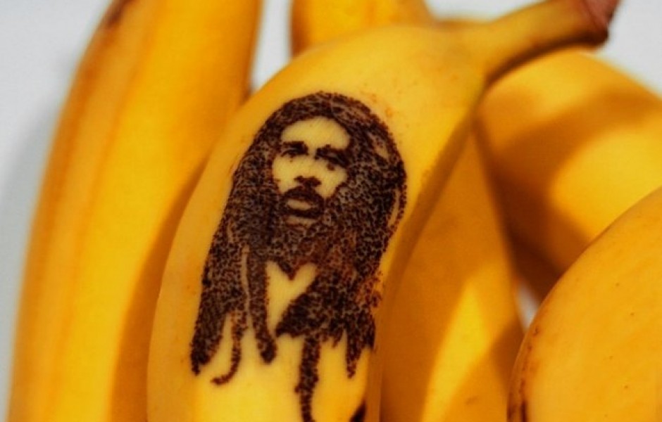 Искусство выцарапывания портретов на бананах от Honey (6 фото)