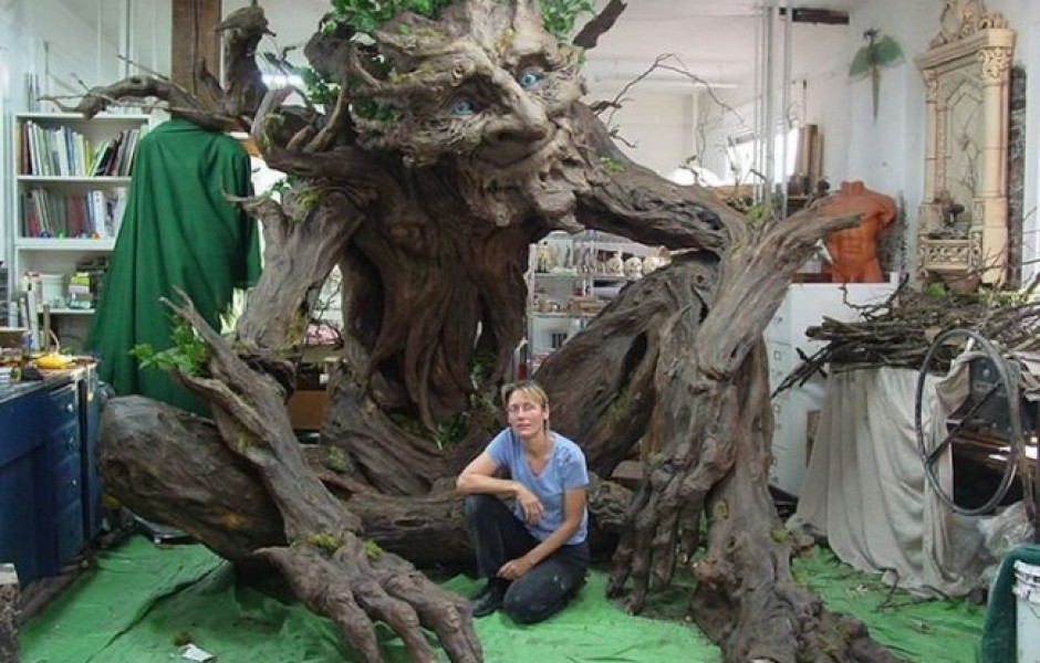 Художница создала поразительного тролля-дерево в честь своего отца