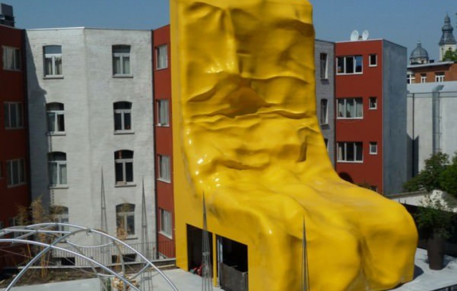 Необычный желтый бар в Бельгии  (4 фото)
