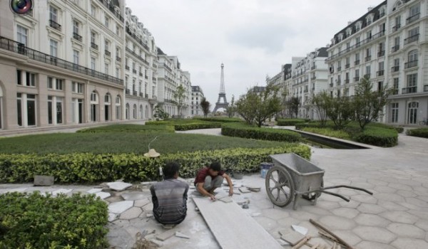 Копия Парижа отстроили за пять лет в Китае (20 фото)