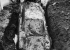 История про закопанную в землю “Феррари” (6 фото)