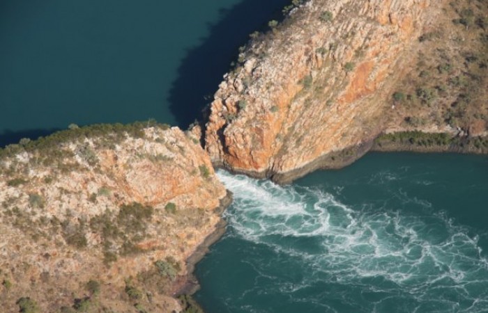 Горизонтальный водопад в Австралии (6 фото)