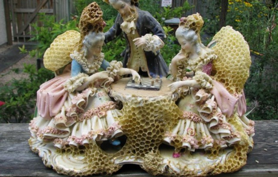 Скульптуры отреставрированные пчёлами (12 фото)