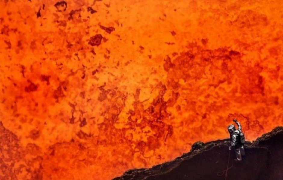 Сэм Коссман и Джордж Куруни спустились в кратер активного вулкана (видео)