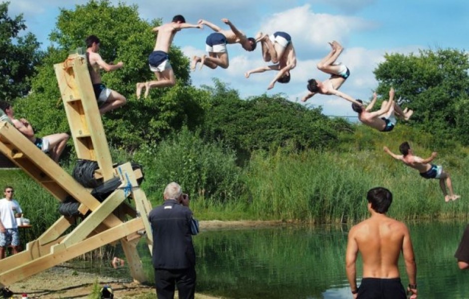 Катапульта для прыжков в озеро (7 фото)