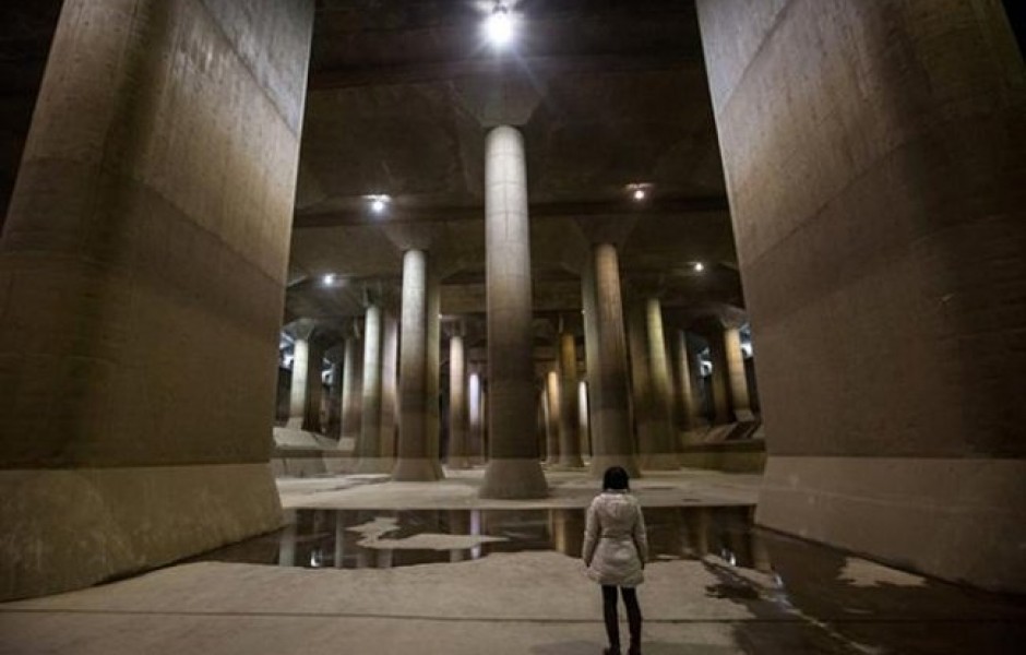 Огромное подземелье в Японии (12 фото)