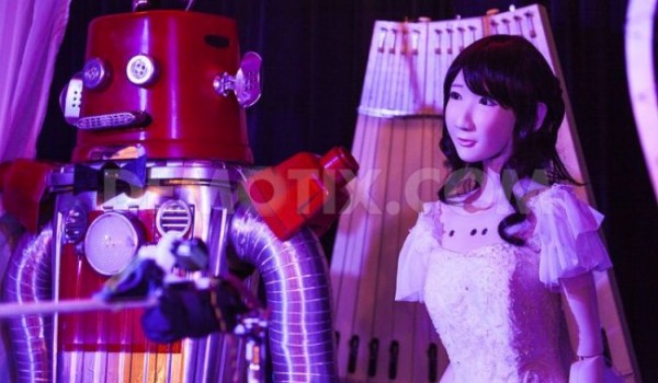Свадьба роботов в Японии (3 фото)