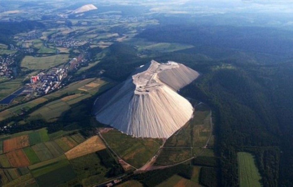 Самая огромная гора соли в мире (5 фото)