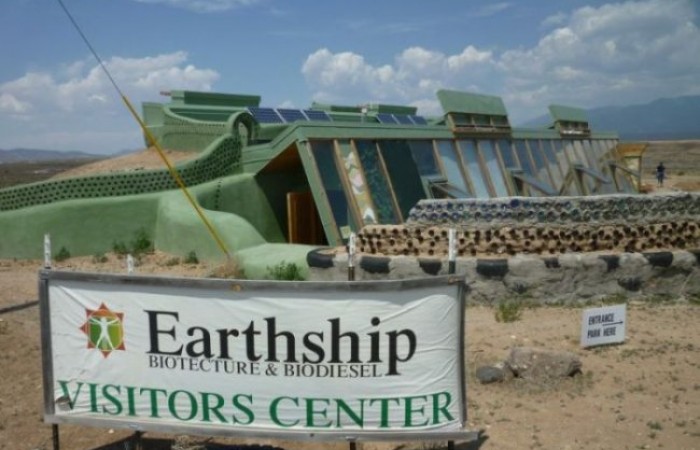 Коммуна Earthships - город экологически чистого жилья из вторсырья (16 фото)