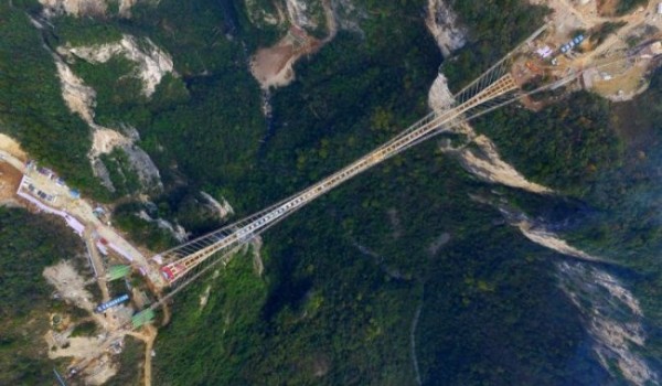 Самый длинный стеклянный мост в мире (6 фото + видео)
