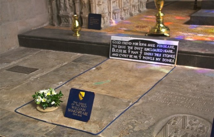 В Великобритании отсканировали могилу Шекспира (2 фото)