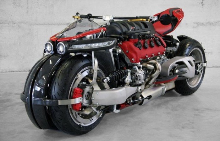 Мотоцикл с двигателем от Мазерати (10 фото)