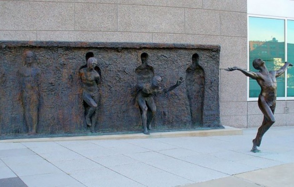 Скульптурная композиция «Свобода» (фото дня)