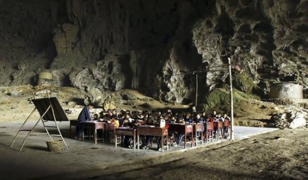 Деревня в пещере с сотней жителей, школой и баскетбольной площадкой