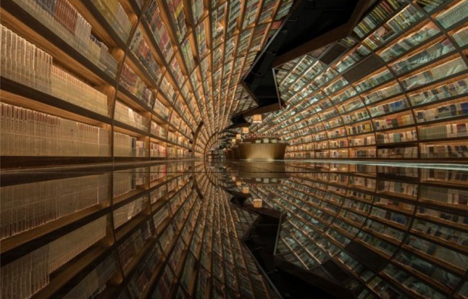 Удивительная футуристическая библиотека в Китае (9 фото)