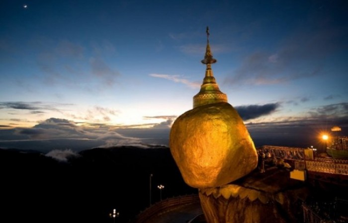 Над пропастью: «Золотой камень» в Мьянме (3 фото)
